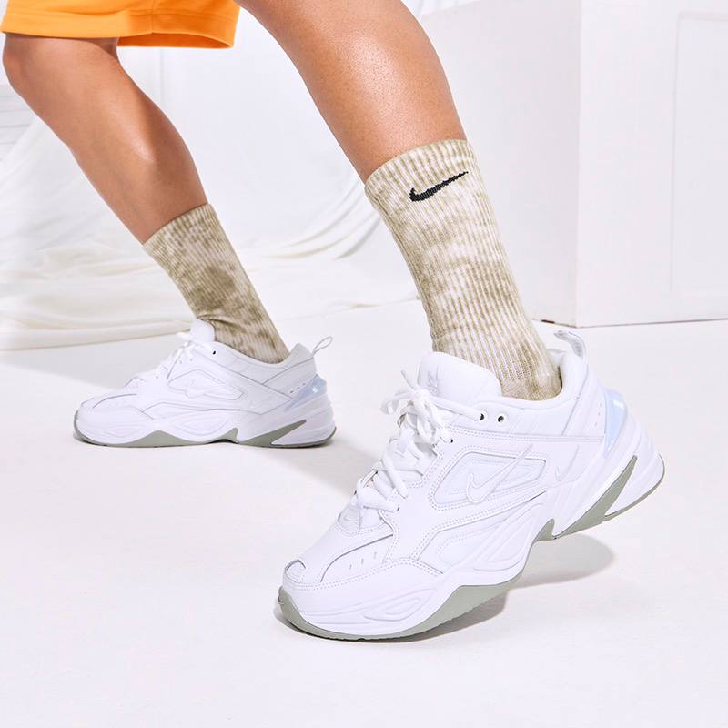 nike出的这什么b袜子符合某些群体中部分人的爱好