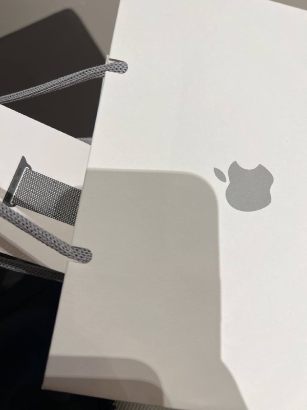 今天情人节给自己买了个米兰尼斯表带