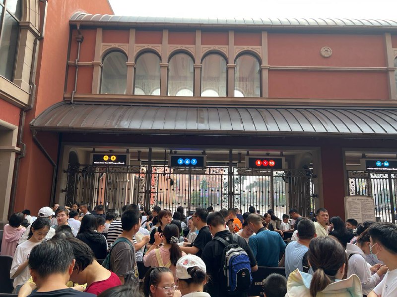 最棒的tutu百米冲刺在第一排排队然后尿遁出去买了Peet‘s