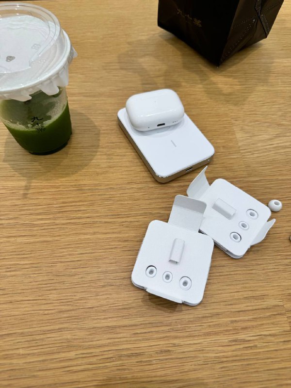 update:直接店内换新了左右耳机花费 0 元果子我还是爱你的