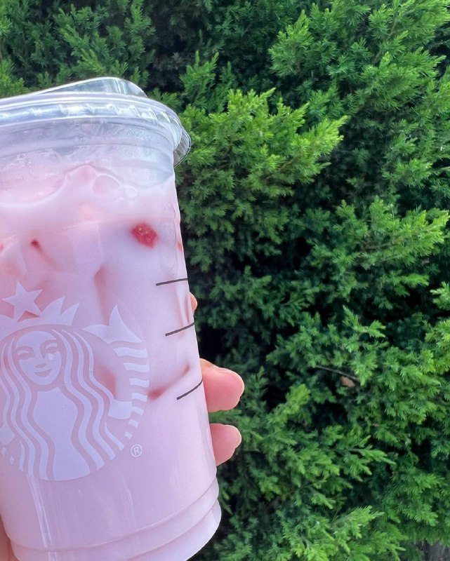 草莓酸酸乳 没喝到咖啡味😒