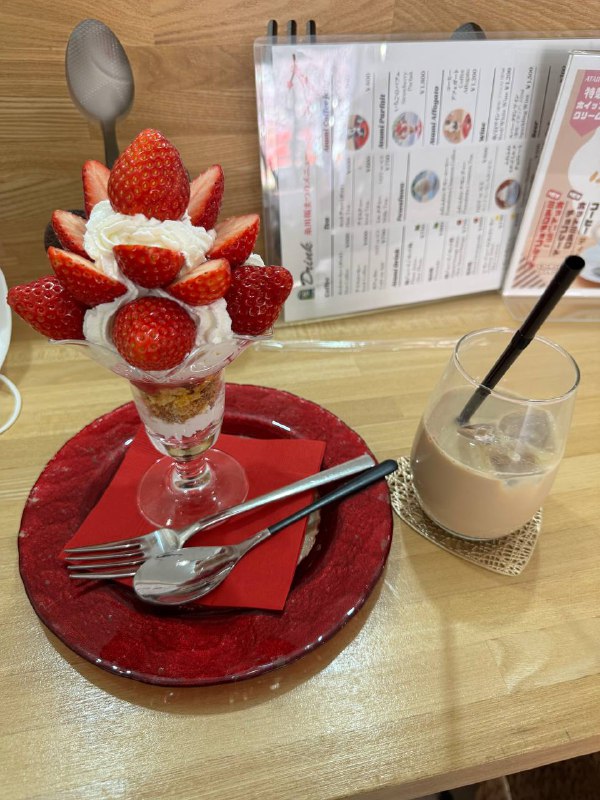 忘不记热海的草莓芭菲