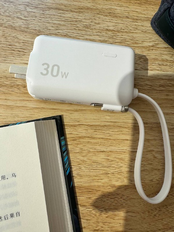 这种带插头带线的5000mAh充电宝太完美了